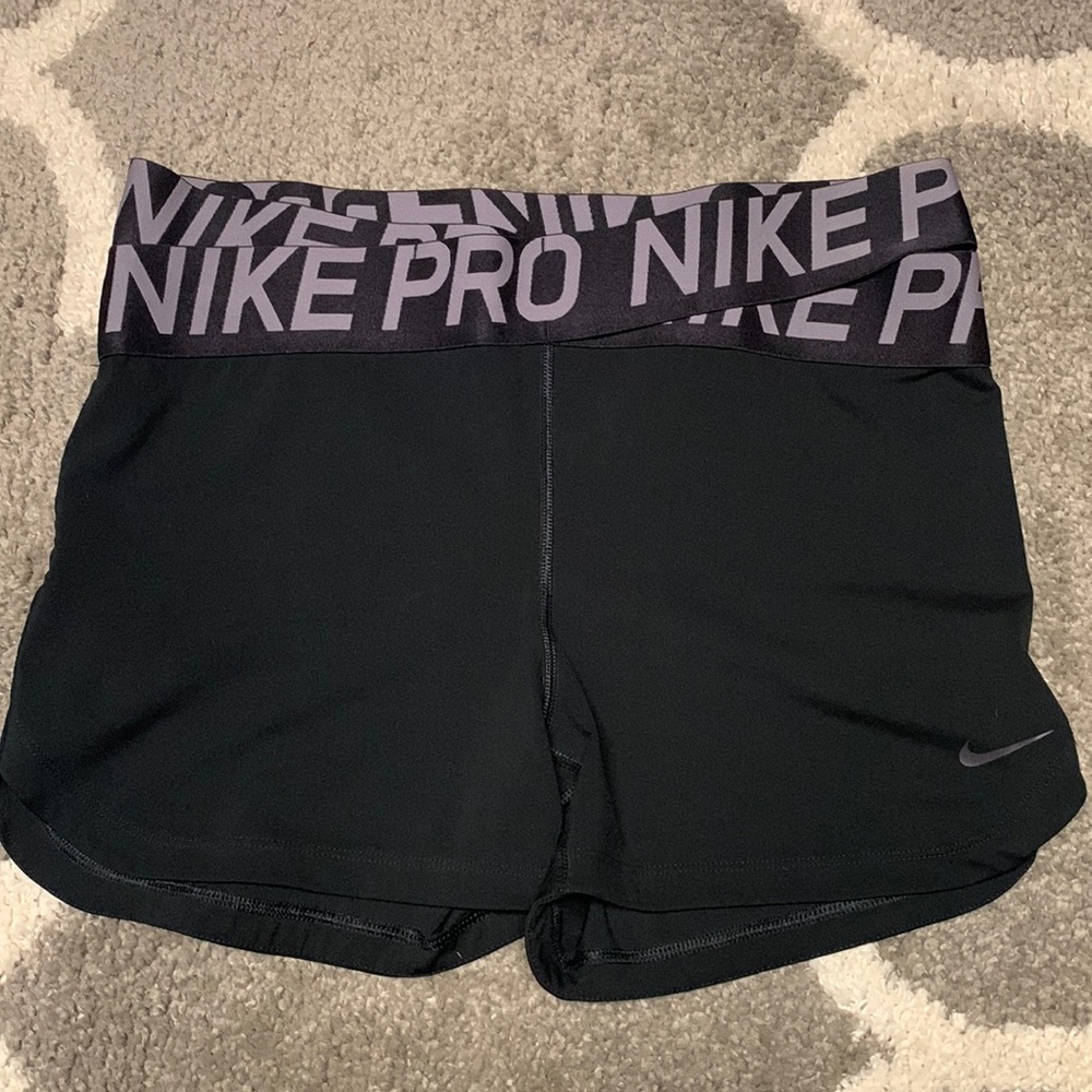 Nike Women’s 3 inch intertwist dri-fit shorts